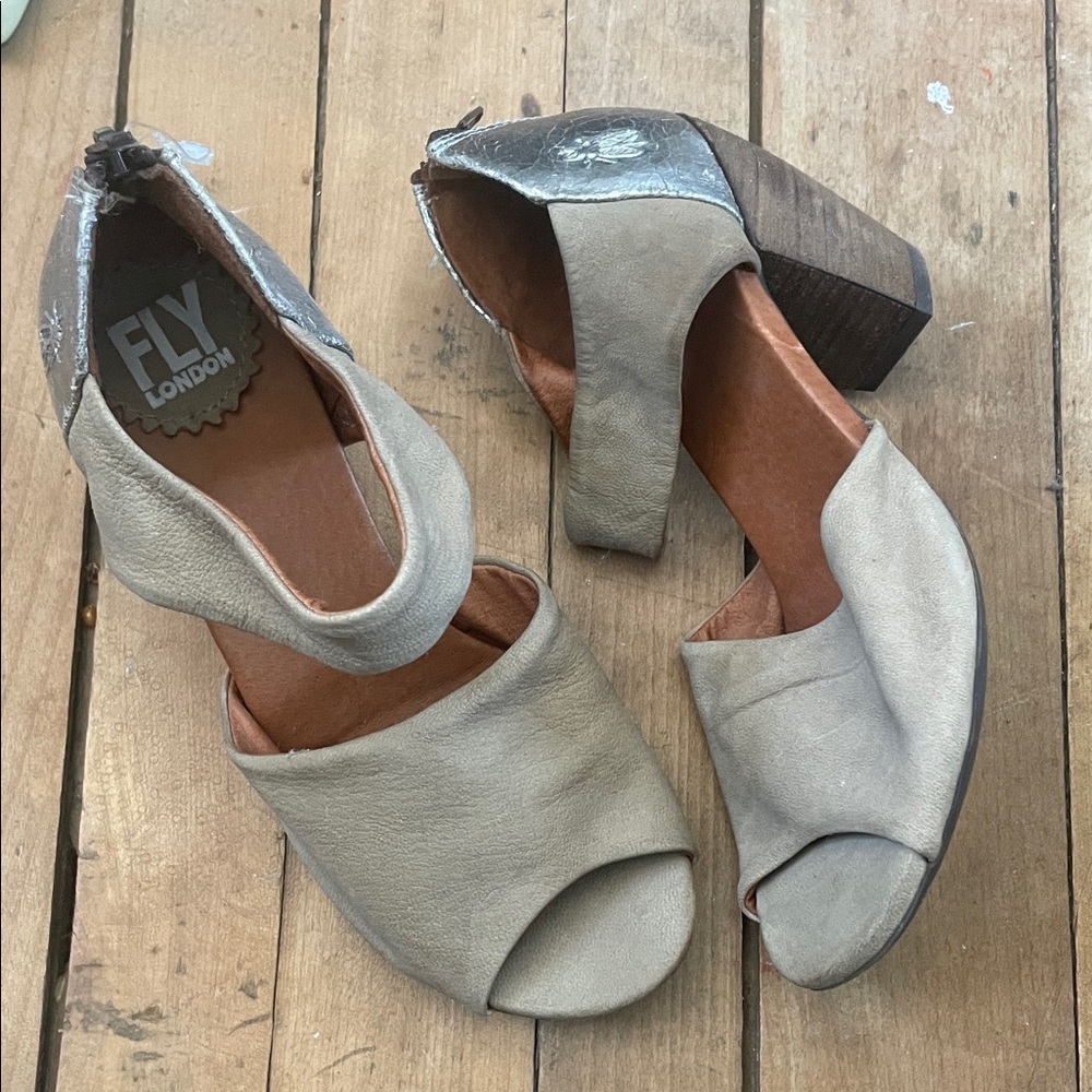 New Fly London Taupe Open-Toe Leather Block Heel Sandals sz 36
